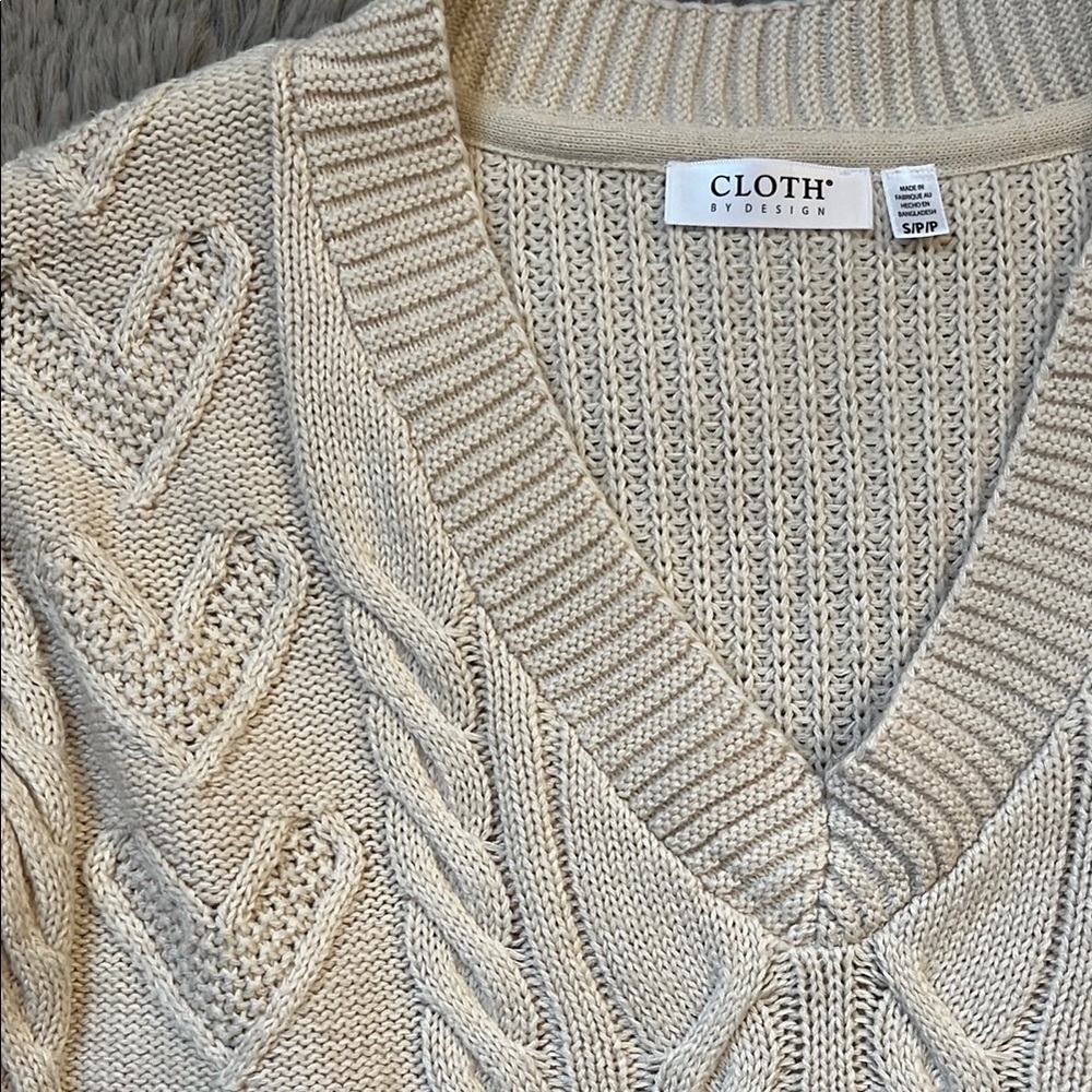 Heart V-Neck Cable Knit Sweater - Picture 2 of 3